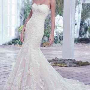 Size 2 MAGGIE SOTTERO Wedding Gown